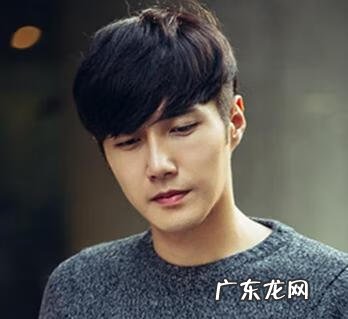 方脸适合的发型图男 方脸适合的发型男生