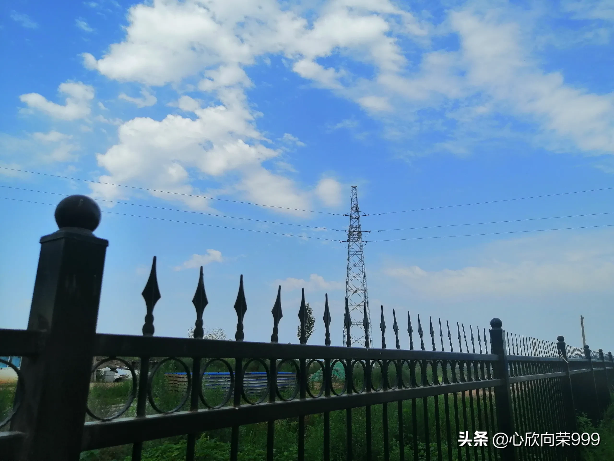 喜欢拿着手机一路随拍,记录沿途美景让人沉醉的那一刻…如果你也喜欢能一起分享下吗?