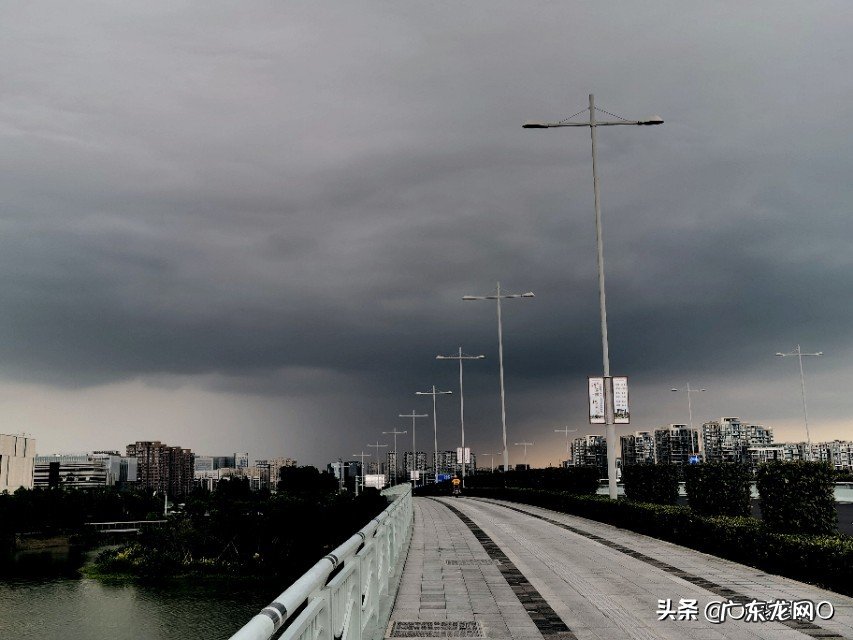 喜欢拿着手机一路随拍,记录沿途美景让人沉醉的那一刻…如果你也喜欢能一起分享下吗?