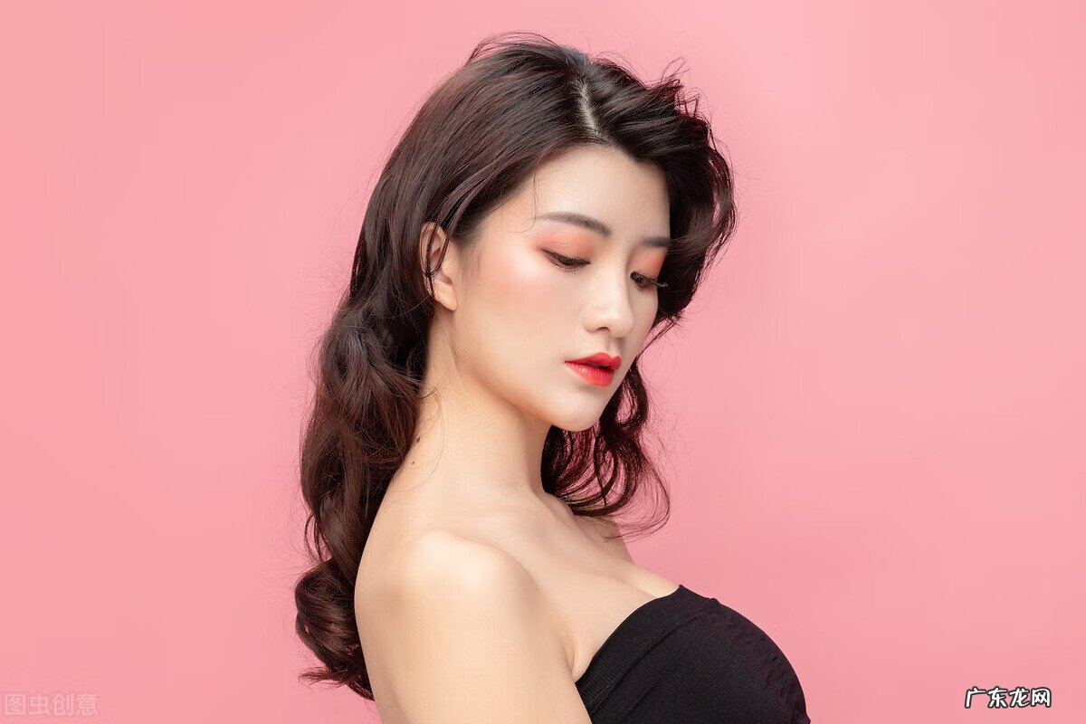 有的女生稍微打扮就很漂亮 女生打扮是给谁看的