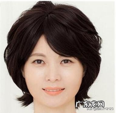 大脸中年妇女适合什么发型?