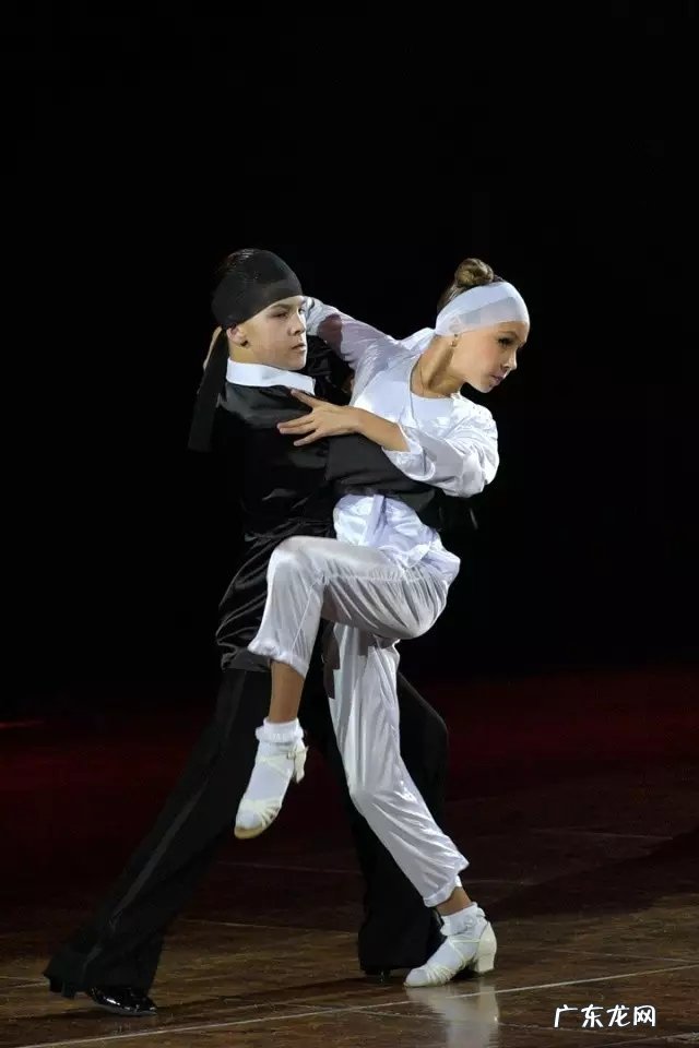 国标舞基本功怎么练?