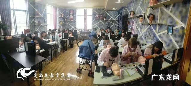 哪个学校培训美容美发 学美容美发到哪个培训学校好呢