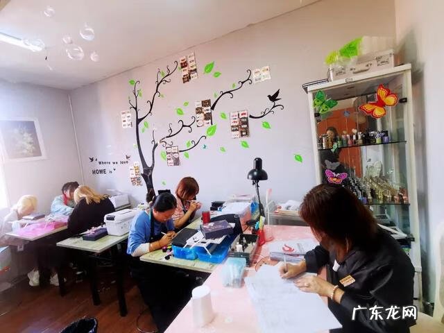 哪个学校培训美容美发 学美容美发到哪个培训学校好呢