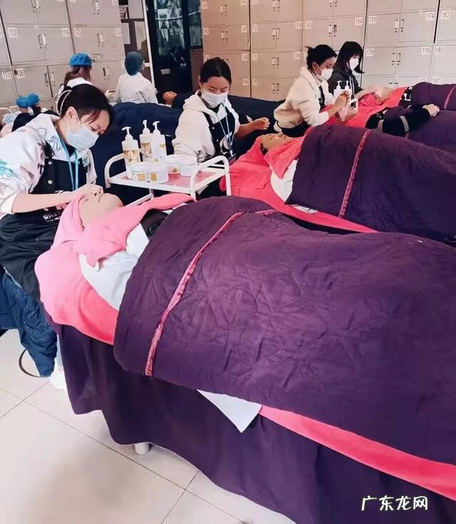 哪个学校培训美容美发 学美容美发到哪个培训学校好呢