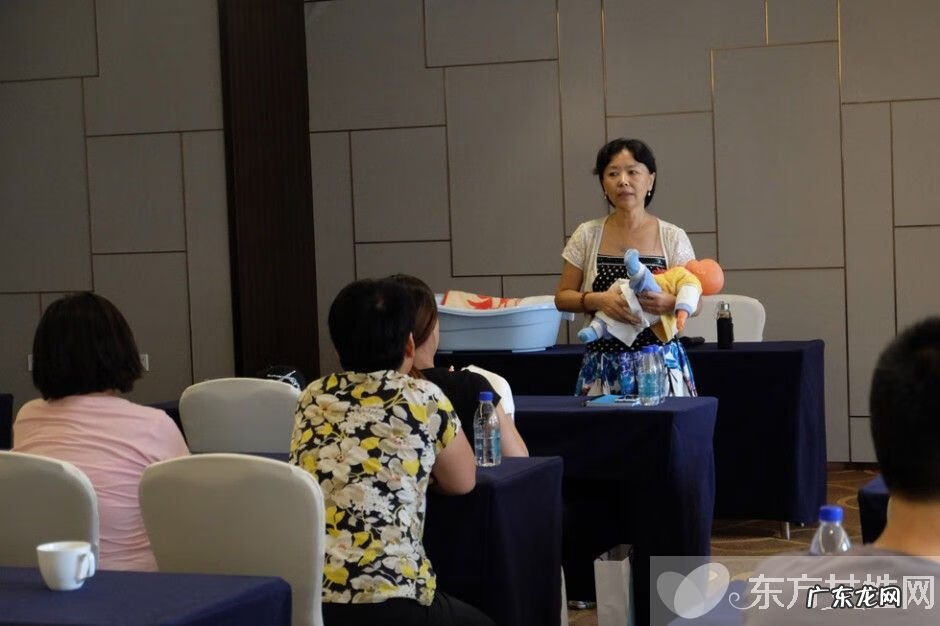 尿布的叠法以及尺寸