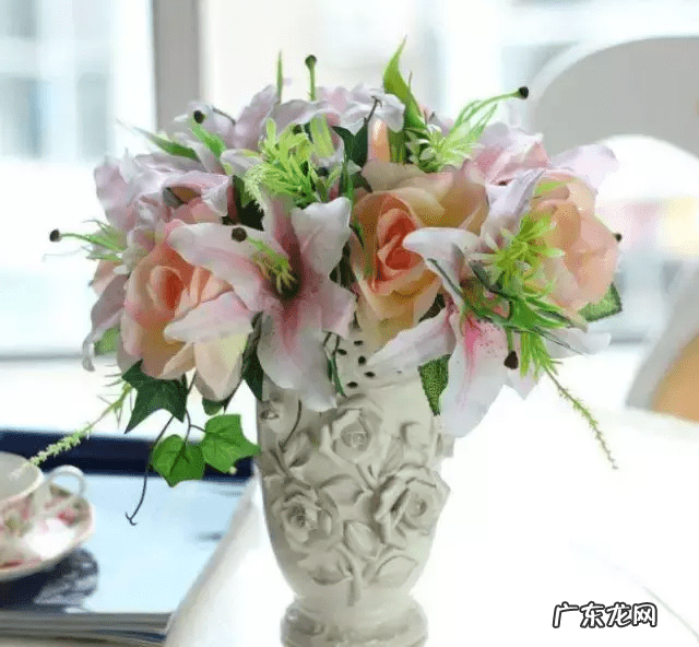 店里放什么花寓意比较好 形容店里的花茂盛风水好