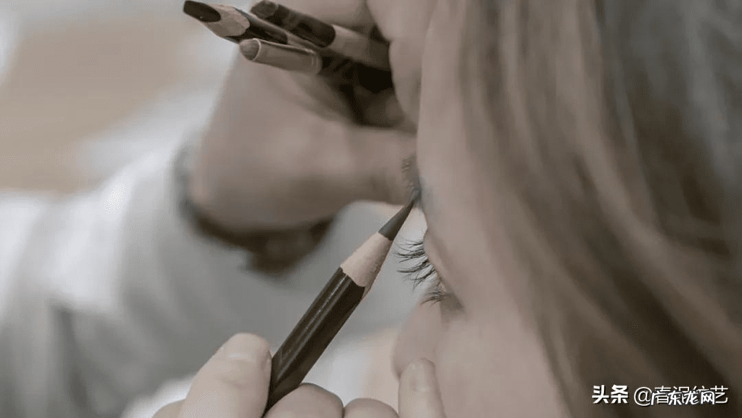 被骗做风水眉怎么处理 怎么样给顾客做推销眉毛