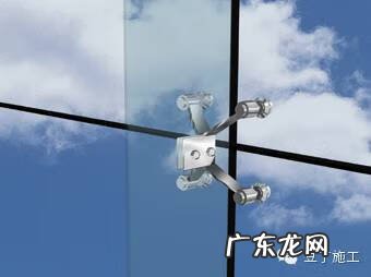 阳台需要贴踢脚线吗 玻璃幕墙有踢脚线吗