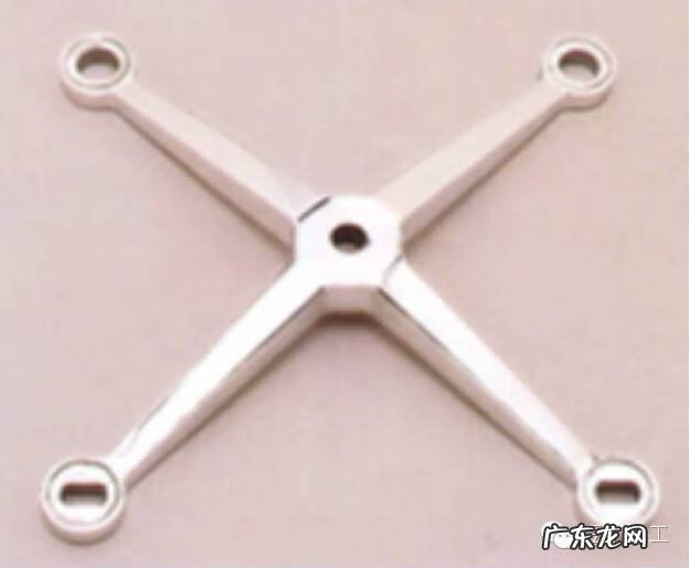 阳台需要贴踢脚线吗 玻璃幕墙有踢脚线吗