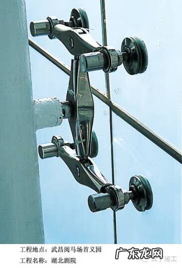 阳台需要贴踢脚线吗 玻璃幕墙有踢脚线吗