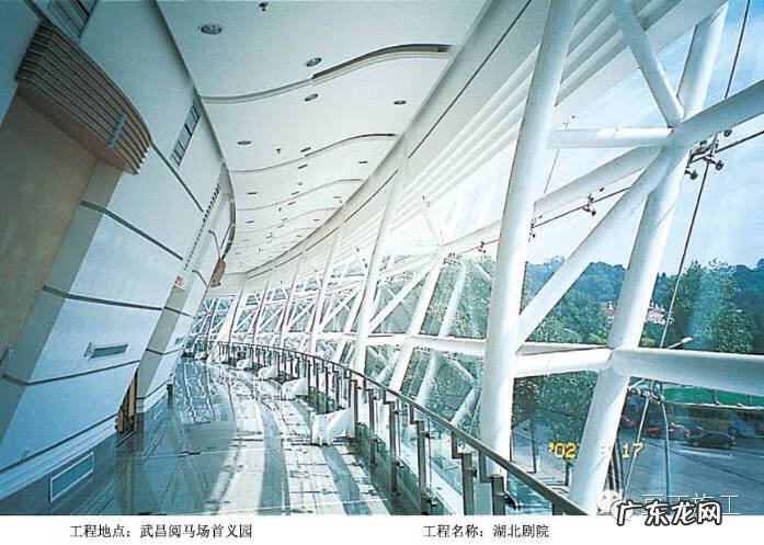 阳台需要贴踢脚线吗 玻璃幕墙有踢脚线吗