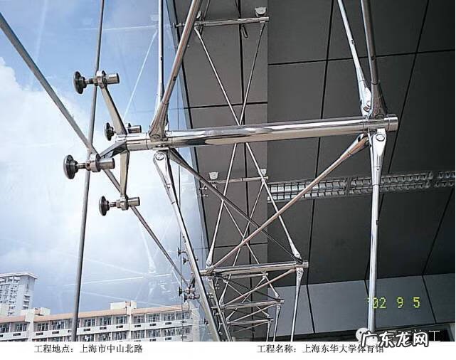 阳台需要贴踢脚线吗 玻璃幕墙有踢脚线吗