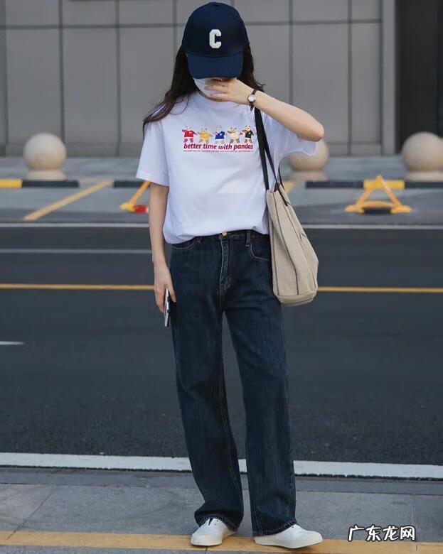 白色t恤搭配什么最好看 白色的t恤与什么搭配最好看