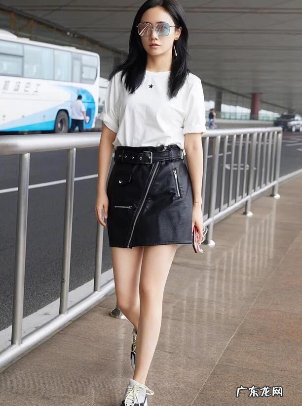 白色t恤搭配什么最好看 白色的t恤与什么搭配最好看