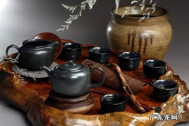 茶具不同摆放的不同风水问题 喝完茶茶具要放水里泡着吗