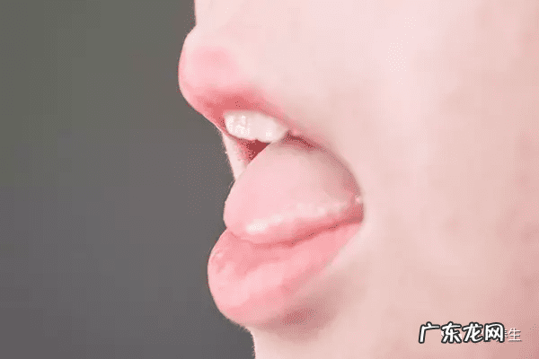 舌头发白什么情况 舌头发白是怎么回事儿?