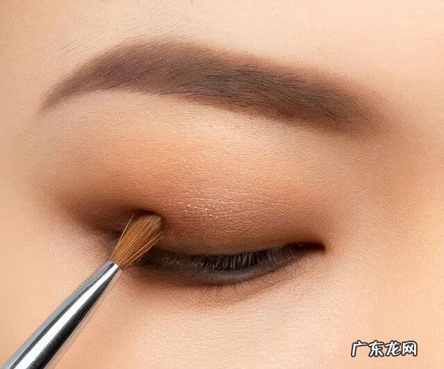 单眼皮怎么画眼影图解 单眼皮怎么画眼影?