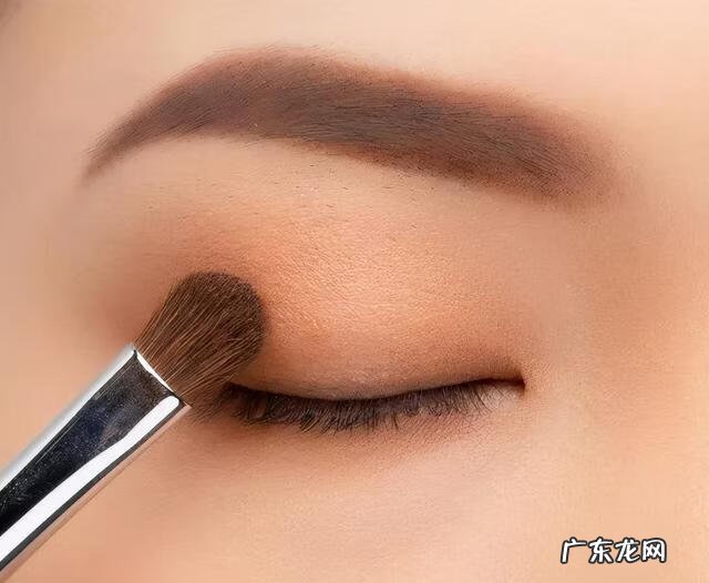 单眼皮怎么画眼影图解 单眼皮怎么画眼影?