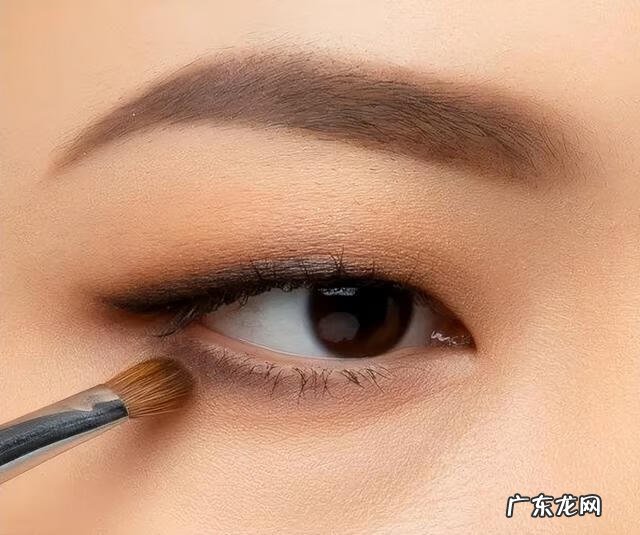 单眼皮怎么画眼影图解 单眼皮怎么画眼影?