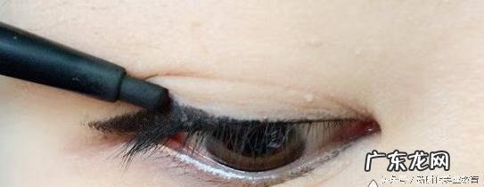 内双眼皮怎么画眼影好看 内双眼皮化妆技巧图解