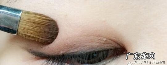 内双眼皮怎么画眼影好看 内双眼皮化妆技巧图解