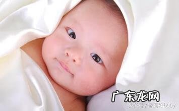 新生儿脸上湿疹是什么原因引起的 新生儿脸上湿疹是什么引起的
