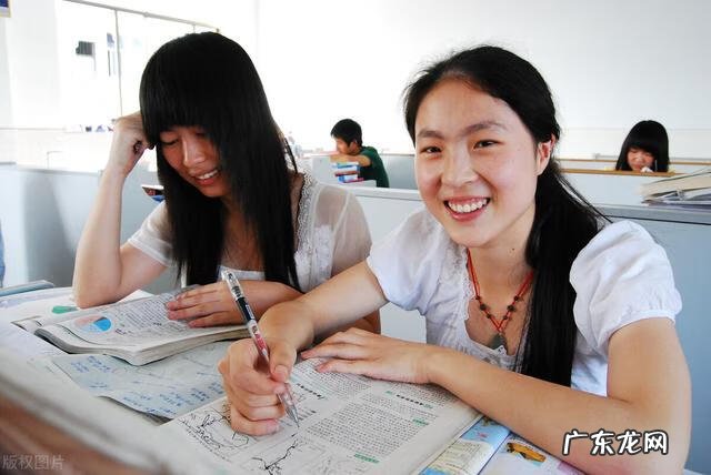 表彰大会发言个人怎么发言 公司表彰大会发言稿