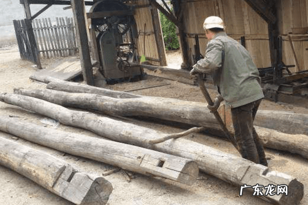 盖房上梁有什么讲究 风水上房上梁放柳木板啥意思