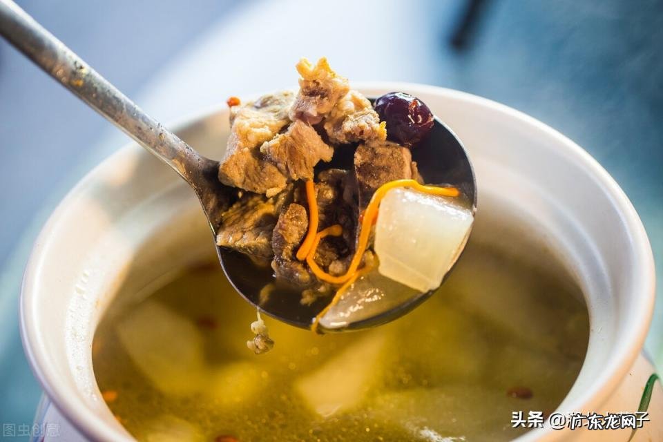 冬天煲什么汤喝最合适呢 暖身驱寒汤怎么做