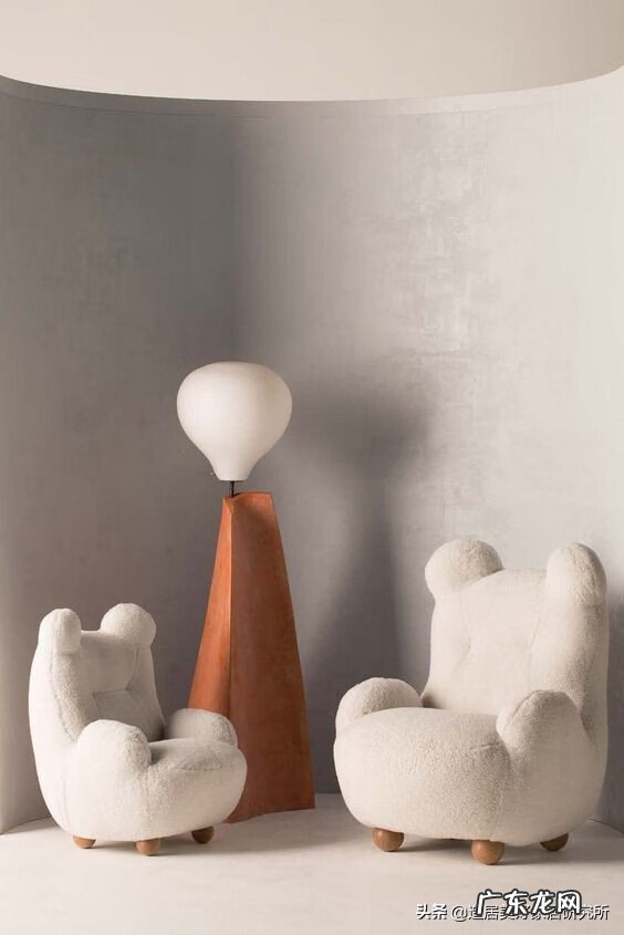 沙发墙上挂鹿有什么寓意 沙发垫上有鹿的图案好吗