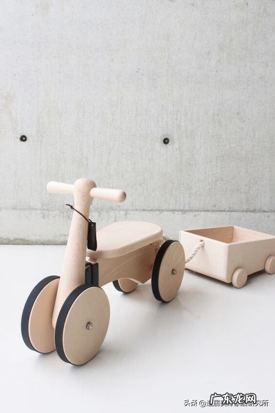 沙发墙上挂鹿有什么寓意 沙发垫上有鹿的图案好吗