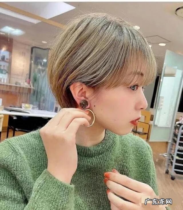 圆脸短发发型图片