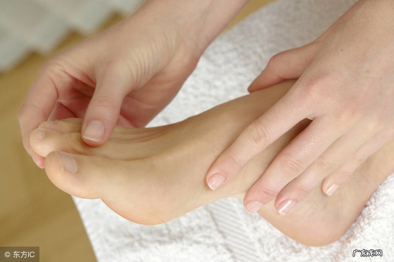 脚气水泡型是什么样的 水泡型脚气是怎么引起的