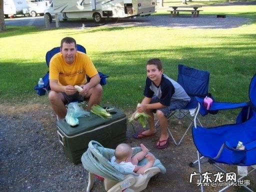 美国平均工资多少美元一年,美国平均工资是多少钱一个月