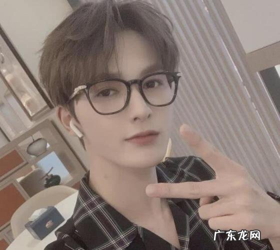 易烊千玺丑照图片 易烊千玺为什么越来越帅