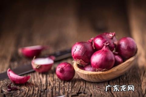 头皮屑一大块一大块怎么办,头皮上一大块一大块的头皮屑怎么治