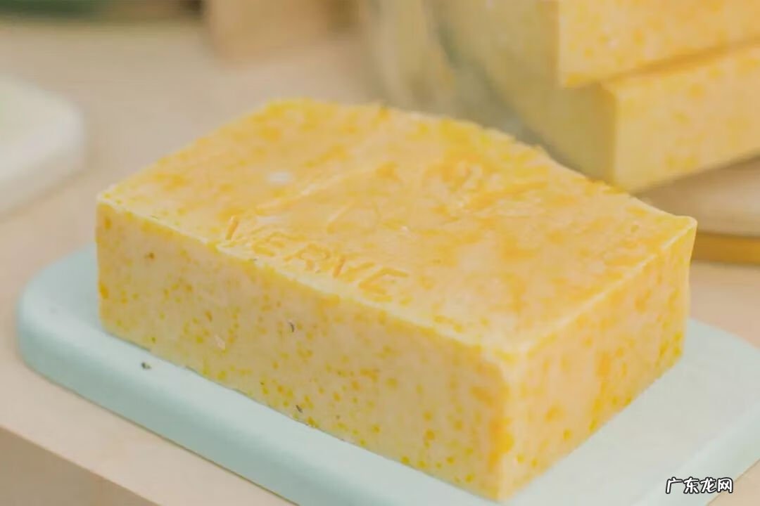 床头放植物的风水禁忌 卫生巾放床头是啥意思