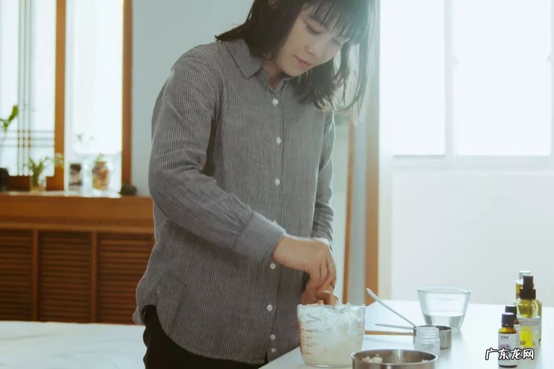 床头放植物的风水禁忌 卫生巾放床头是啥意思