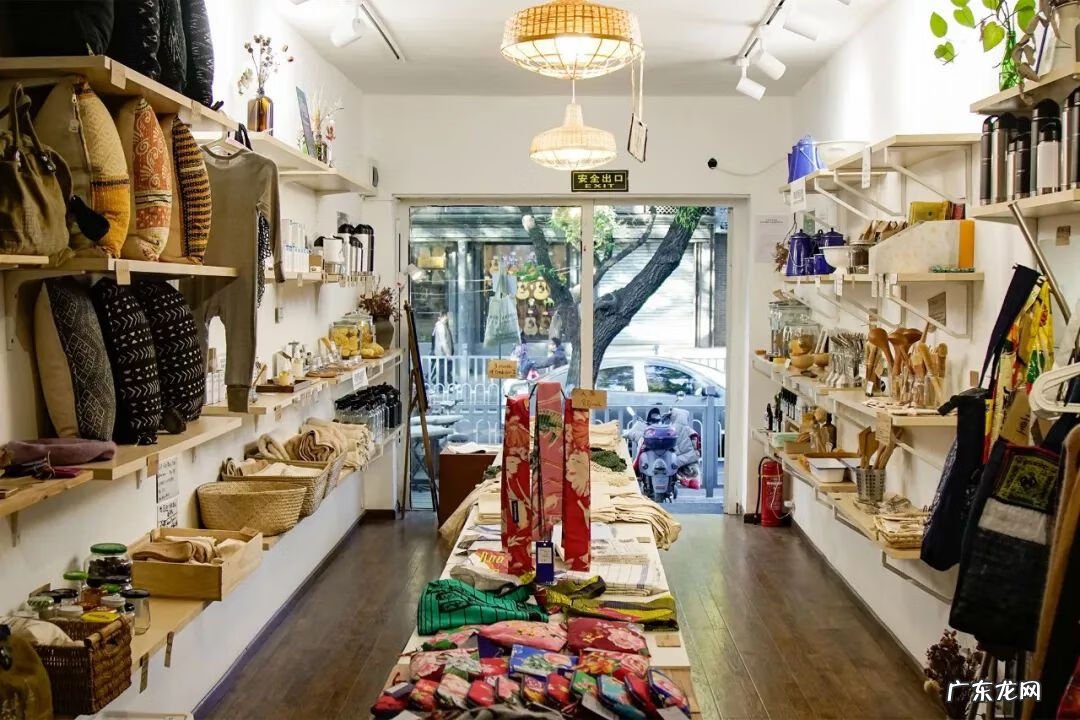 床头放植物的风水禁忌 卫生巾放床头是啥意思