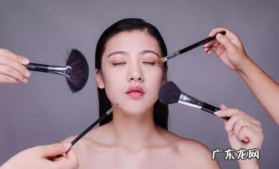 怎么样才能收缩脸上的毛孔 怎么收缩面部毛孔?