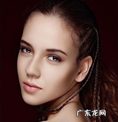 黑人辫子头怎么扎的好看，黑人小辫子怎么扎