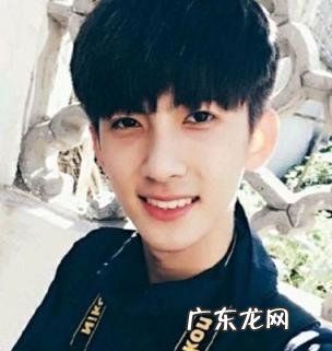 男孩初中生流行什么发型好看,初中生发型 初中生流行的发型男