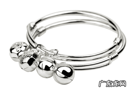 男婴儿带手镯还是脚镯 手镯和脚镯