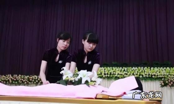 为什么不能睡死人生前睡过的床 为何不能用手触摸逝者遗体的原因