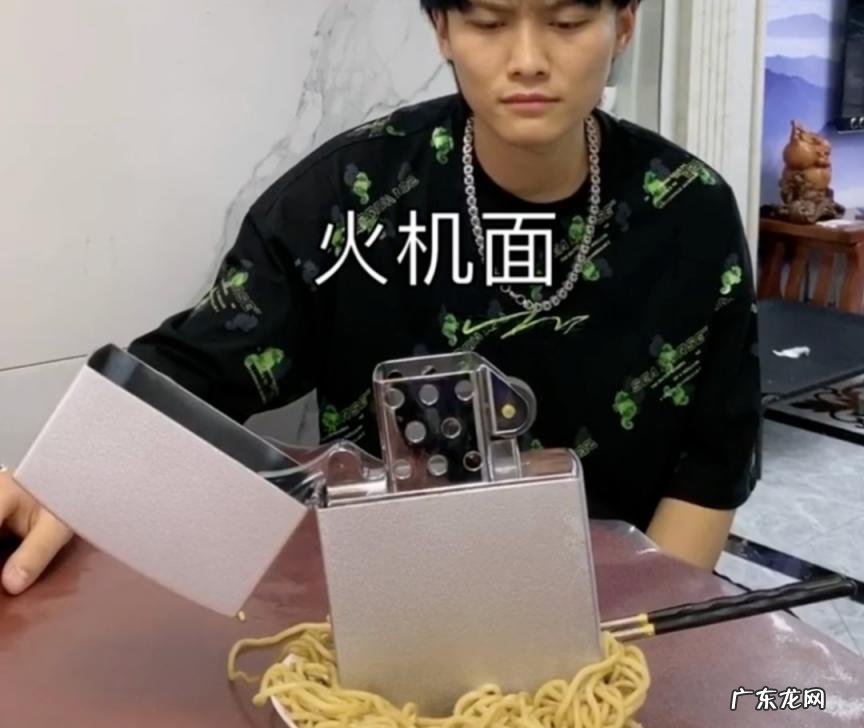 抖音嘉年华多少钱人民币平台扣除还有多少钱 抖音飞机多少钱人民币棒棒糖