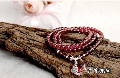 女性石榴石戴哪只手比较好 石榴石戴哪只手有功效