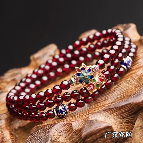 女性石榴石戴哪只手比较好 石榴石戴哪只手有功效