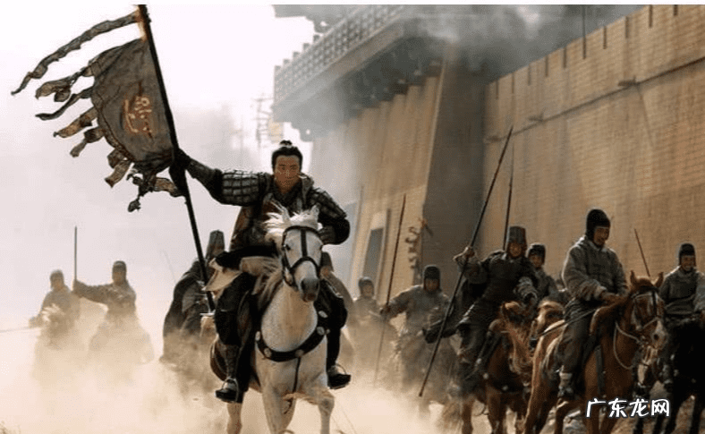 青龙位低能不能立根旗杆 风水上的青龙举旗好不好