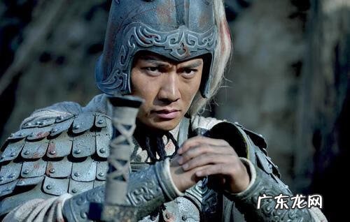 青龙位低能不能立根旗杆 风水上的青龙举旗好不好